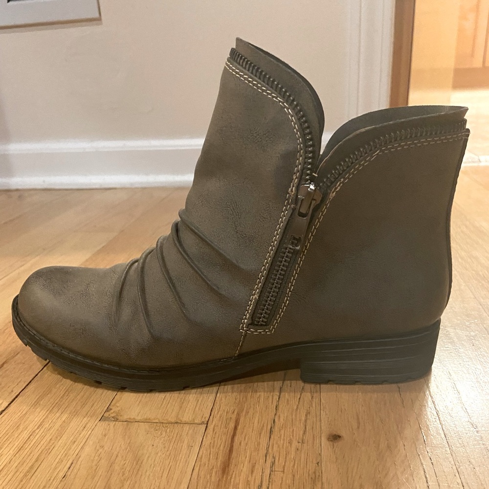 Naturalizer Natural Soul gray booties